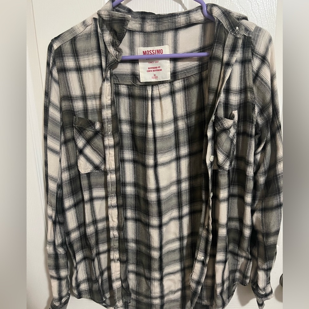 Soft comfy button up shirt! Size xs(us) but fits bigger!